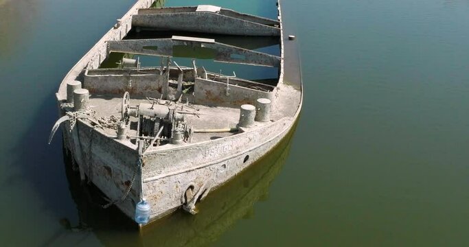 Fiume Po isola internati relitto seconda guerra mondiale