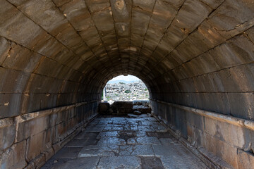 Fototapeta na wymiar old stone tunnel