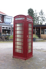 Obraz premium Britische Telefonzelle in den Niederlanden. Sellingen.