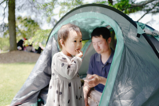Asian baby have tent picnic with dad