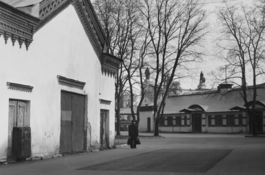 Thoughtful Elderly Man Relax On City Street