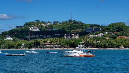 Obraz premium Boats moored in the bay off the beach in Tamarindo, Guanacaste, Costa Rica
