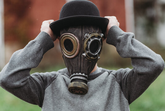 Gas mask costume 
