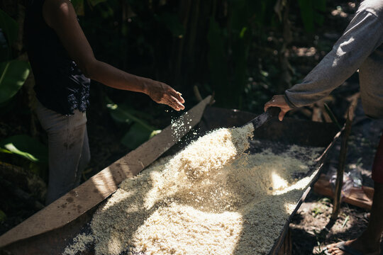 Peruvian couple preparing the farina
