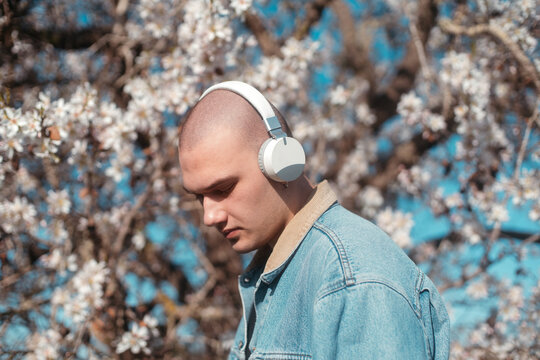 Man wearing wireless headphones