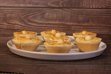 Empadinhas de camarão com catupiry