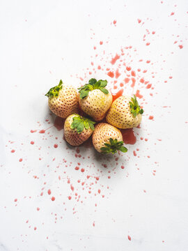 White Alpine Strawberries (Pineberries)