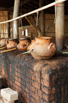 Clay pot used for the mezcal distillation over a bricks