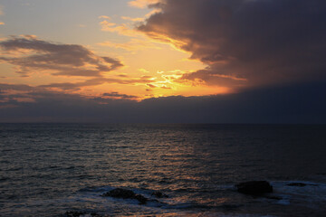 Obraz premium 夕日に輝く海 