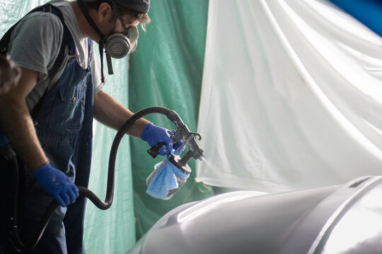Spraying Epoxy Paint onto Fibreglass Sailboat Hull