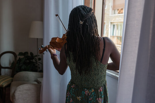 Black girl with violin