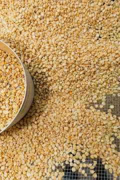 Container with corn kernels 