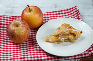 Naklejka na ściany i meble apple pie with apples on the table