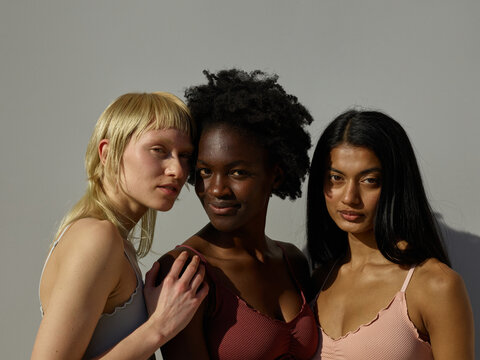 Group portrait of independent young woman - feeling free - feminine 