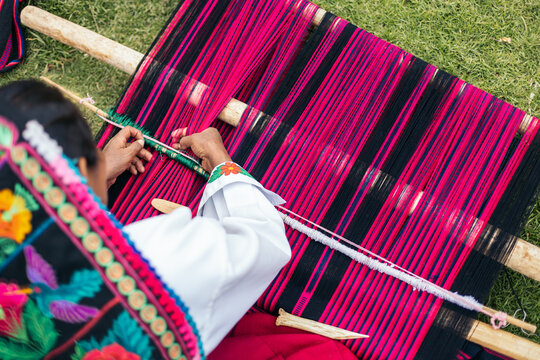 Weaving using a loom
