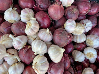 red onions and garlic