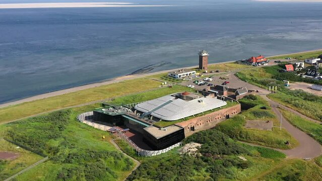 Drohnenaufnahme, Drohnenflug, Nordseek&uuml;ste bei Den Helder, Flug &uuml;ber die Festung, Seefestung Fort Kijkduin mit Blick &uuml;ber die Nordsee und den Strand, Nordholland, Huisduinen, Niederlande