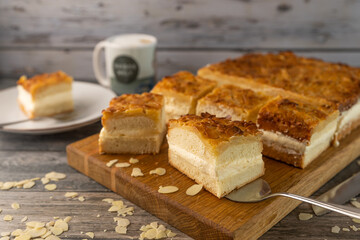 Bienenstich Kuchen mit Vanillecreme