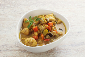 Thai yellow curry with chicken