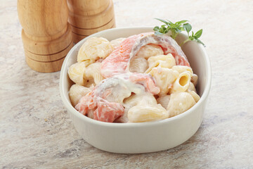 Pasta with salmon and cream cheese