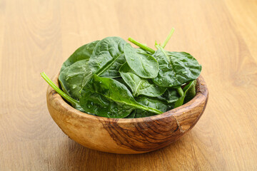 Fresh green spinach leaves in the bowl