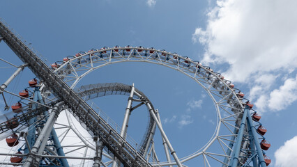 遊園地　観覧車　ジェットコースター
