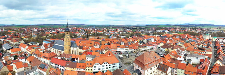 Fototapeta premium Luftbild von Bad Königshofen mit Sehenswürdigkeiten von der Stadt