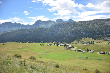 Fototapeta na wymiar Village de montagne