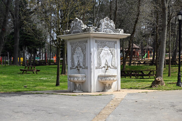 Obraz premium fountain in the park