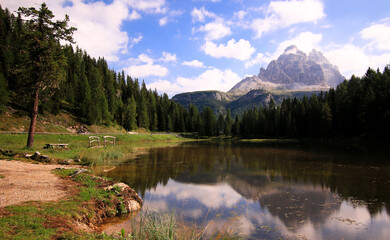Fototapeta na wymiar Italia Lake view to Mountains