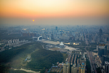 Obraz premium Cityscape of evening sunset in Nanning, Guangxi, China, viewed from above