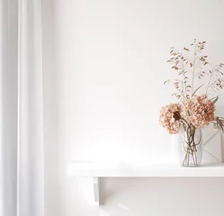 Fotobehang Interieur wandmodel close-up in neutrale minimalistische scandi-stijl met decor op plank, 3d render © artjafara