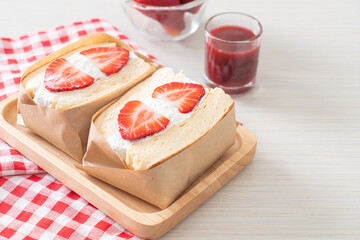 pancake sandwich strawberry fresh cream