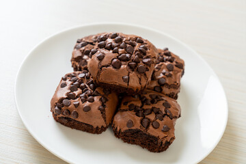 dark chocolate brownies topped by chocolate chips