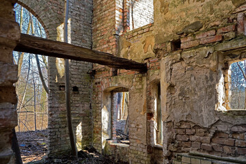 Fototapeta na wymiar alte verfallene Ruine einer Villa