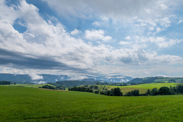 Berge in Wolken