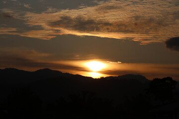 Obraz premium sunset with mountain silhouette