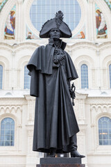 Fototapeta na wymiar Russia. Saint-Petersburg. Monument to Admiral Fyodor Ushakov in front of the Kronstadt Stavropol St. Nicholas Naval Cathedral.