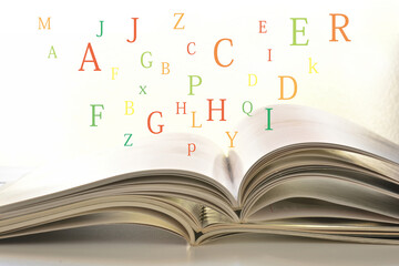 開いた本　アルファベット
