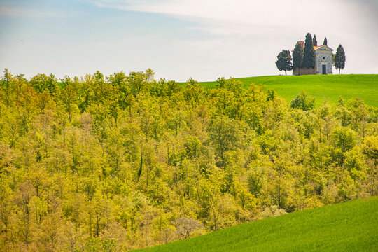 Tipico paesaggio toscano in periodo primaverile 