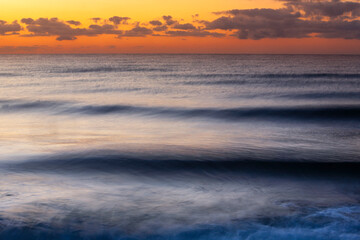 Fototapeta na wymiar Paesaggio marino al tramonto 