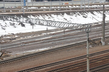 Selective electric train electrification system. Ground contact network. The mast, bracket,...