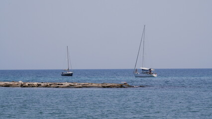Obraz premium Fish boat vessel fishing in a rough sea