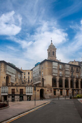 Fototapeta na wymiar paseo por el casco antiguo de la ciudad de Vitoria-Gasteiz , España