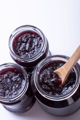 瓶の中の甘いブルベリージャム