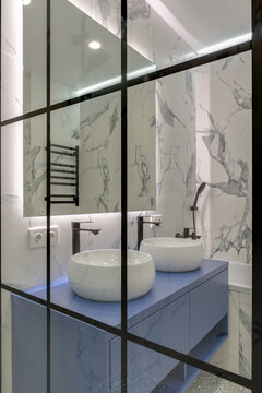 Modern bright bathroom with washbasins and large mirror with sub-heading