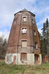 Fototapeta premium Alte Windmühle in Dersum im Emsland.
