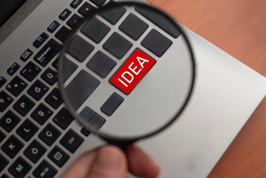 red key idea text on computer keyboard.
idea concept.
magnifying glass on keyboard.
