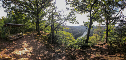 Viewpoint and hiking trail on the Hemmkoppe near Ziegenrück. View of the Saale, Saale loop in the Thuringian Sea. - Powered by Adobe