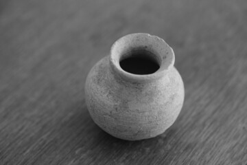 Römische Keramik aus Ton, kleinteilige, feine und elegante Töpferware aus historischen Zeiten